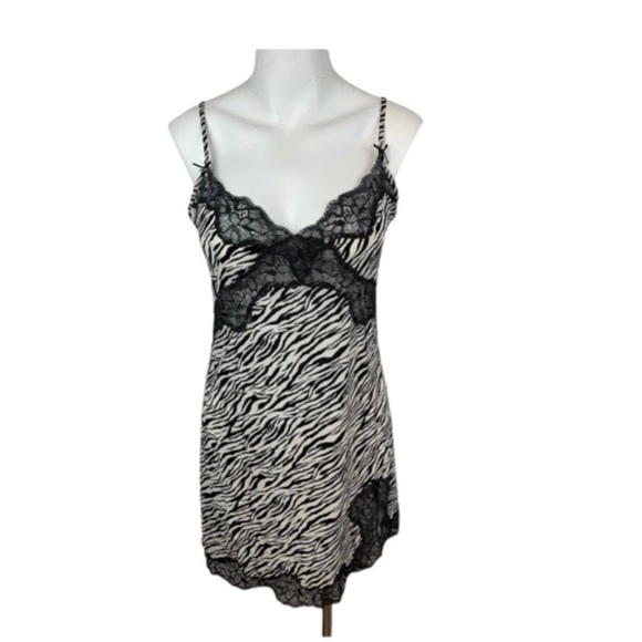 Victoria Secret V-Neck Animal Print Lace Lingerie - Picture 1 of 9